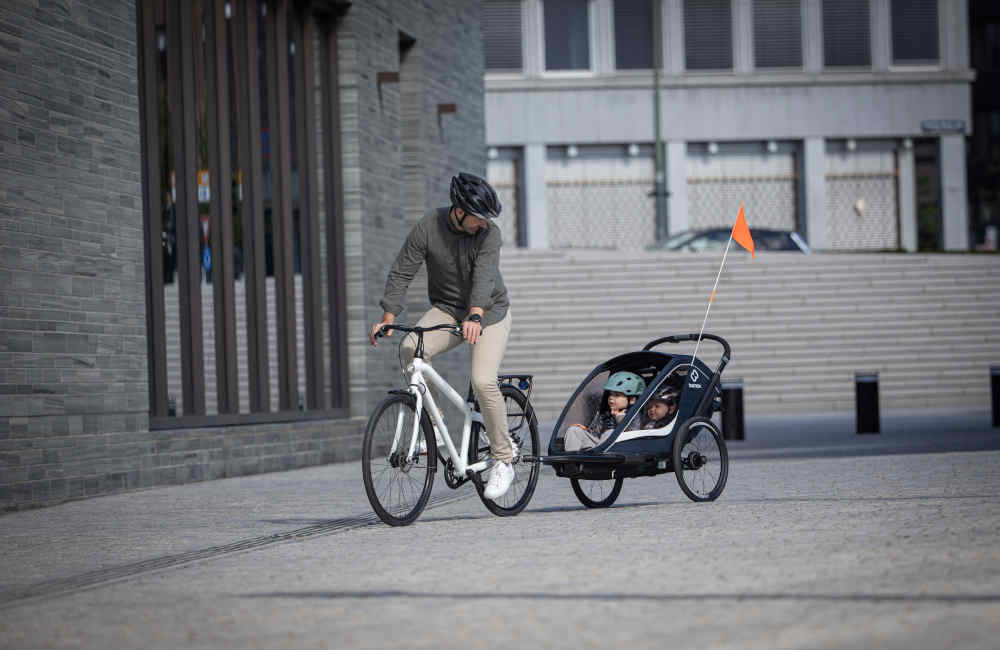 HAMAX - Breeze Navy/Cream Bike Trailer - Explore & Enjoy! 🚴♂️👨👧👦