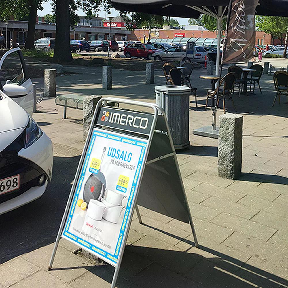 Kundenstopper Stahlrohr Classic mit Logoschild, Outdoor