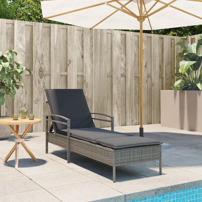 Sonnenliege mit Auflage Grau 63x200x81 cm Poly Rattan