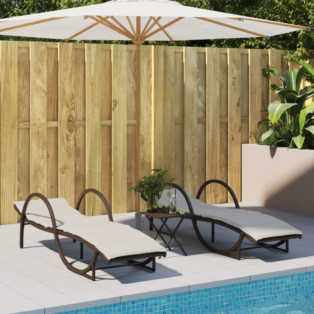 Sonnenliegen 2 Stk. mit Tisch Braun Poly Rattan