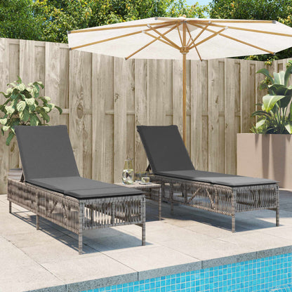 Sonnenliegen mit Auflagen 2 Stk. Grau Poly Rattan