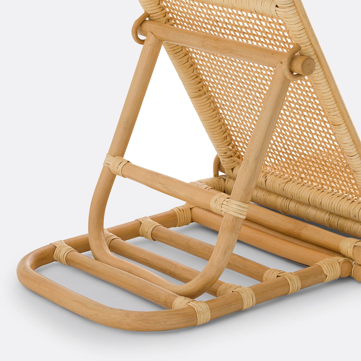 Rattan Strandstuhl – mit Kopfstütze, wetterfest, leicht & ergonomisch