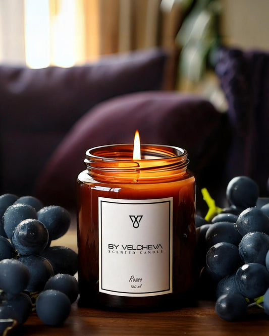 By Velcheva Duftkerze Rosso – 160 ml, rote Trauben, Beeren & Birkenholz