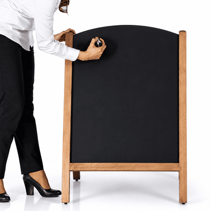 Outdoor Kreidetafel aus Holz 100×67 cm – Magnetisch, Slide-In, Dunkelbraun