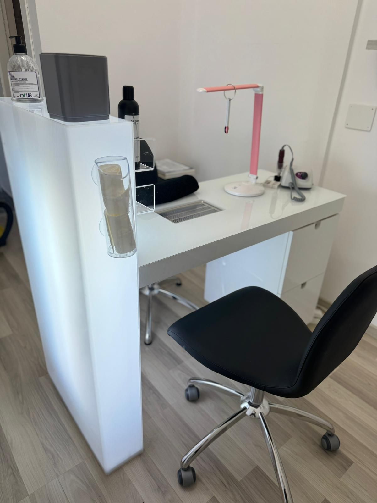 Manikürtisch Modell Gloss