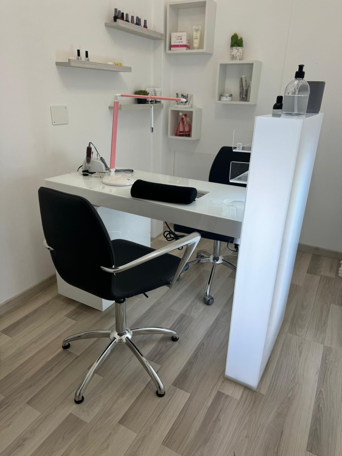 Manikürtisch Modell Gloss