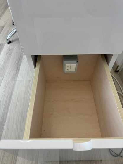 Manikürtisch Modell Gloss