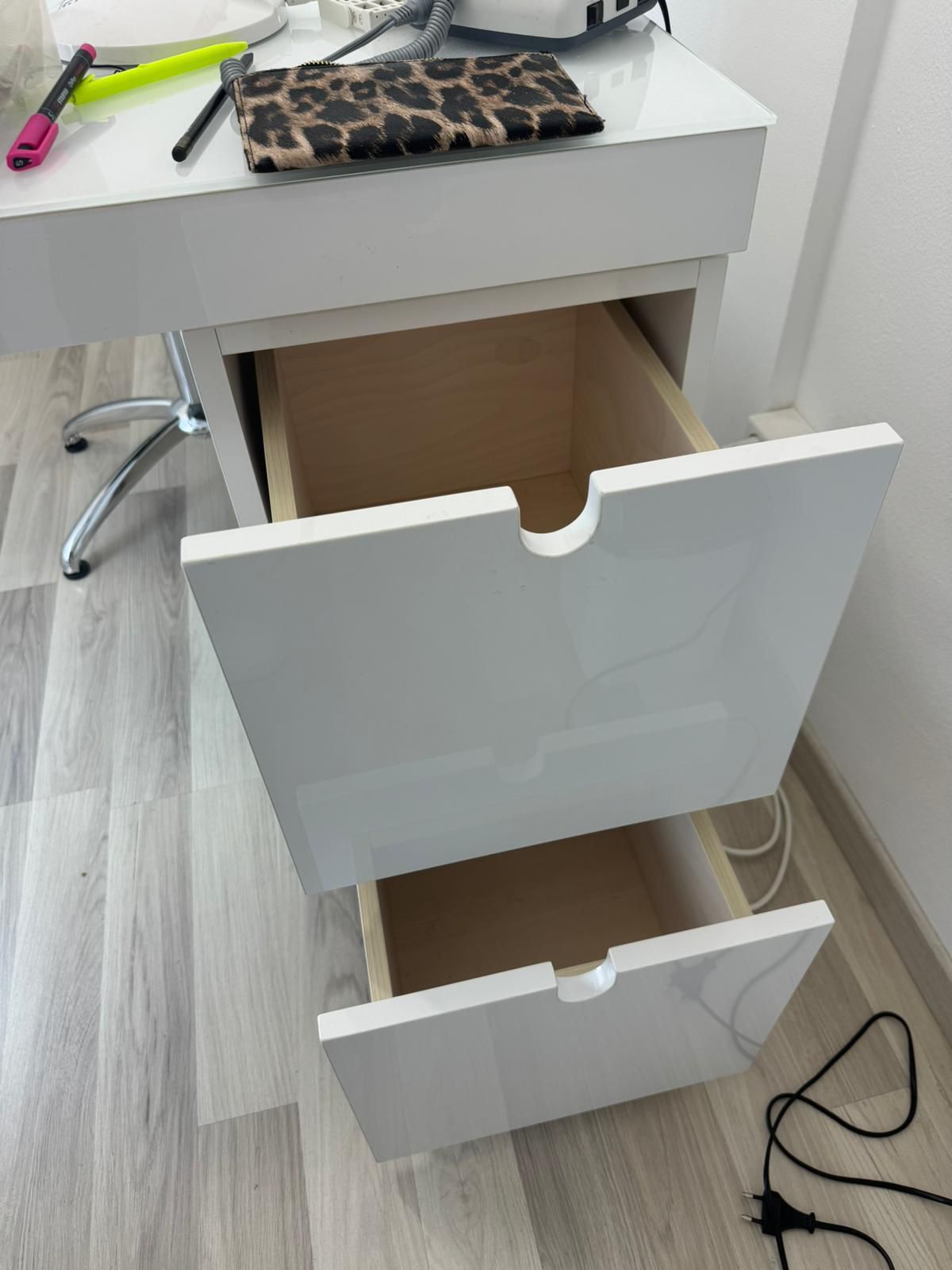 Manikürtisch Modell Gloss