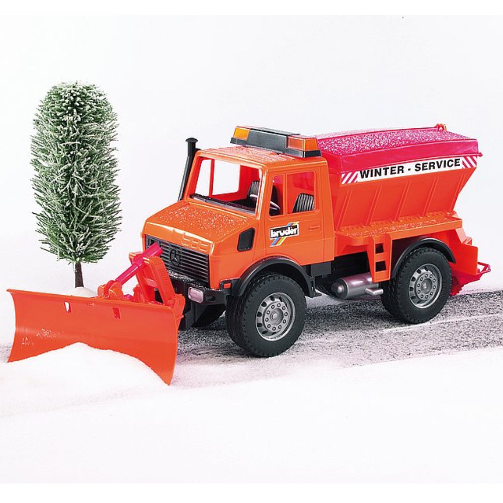 Mercedes Benz Unimog Winterdienst mit Räumschild