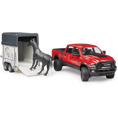 RAM 2500 Power Wagon mit Pferdanhänger & Pferd