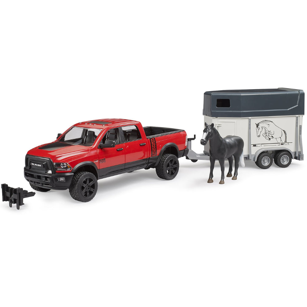 RAM 2500 Power Wagon mit Pferdanhänger & Pferd